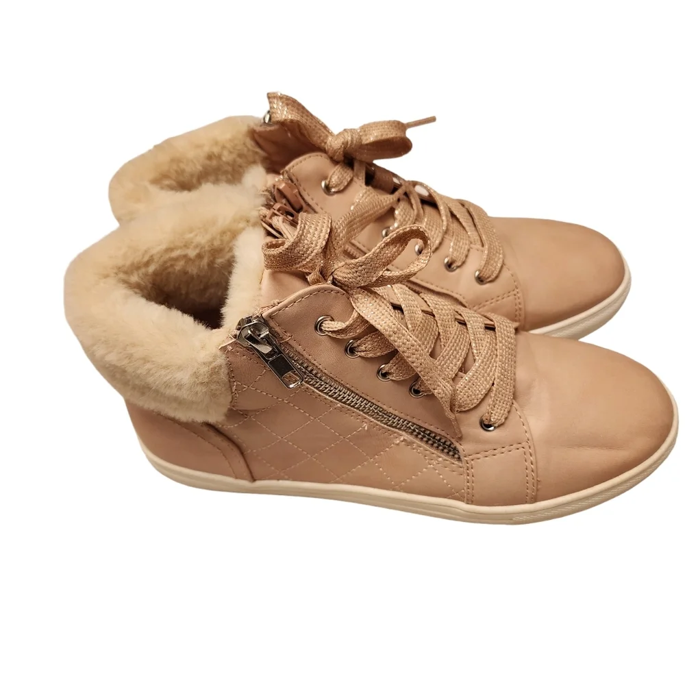 Dolce Vita Light Pink Girls Fur Hightop Sneakers NWOT Girls 5 - Picture 2 of 10
